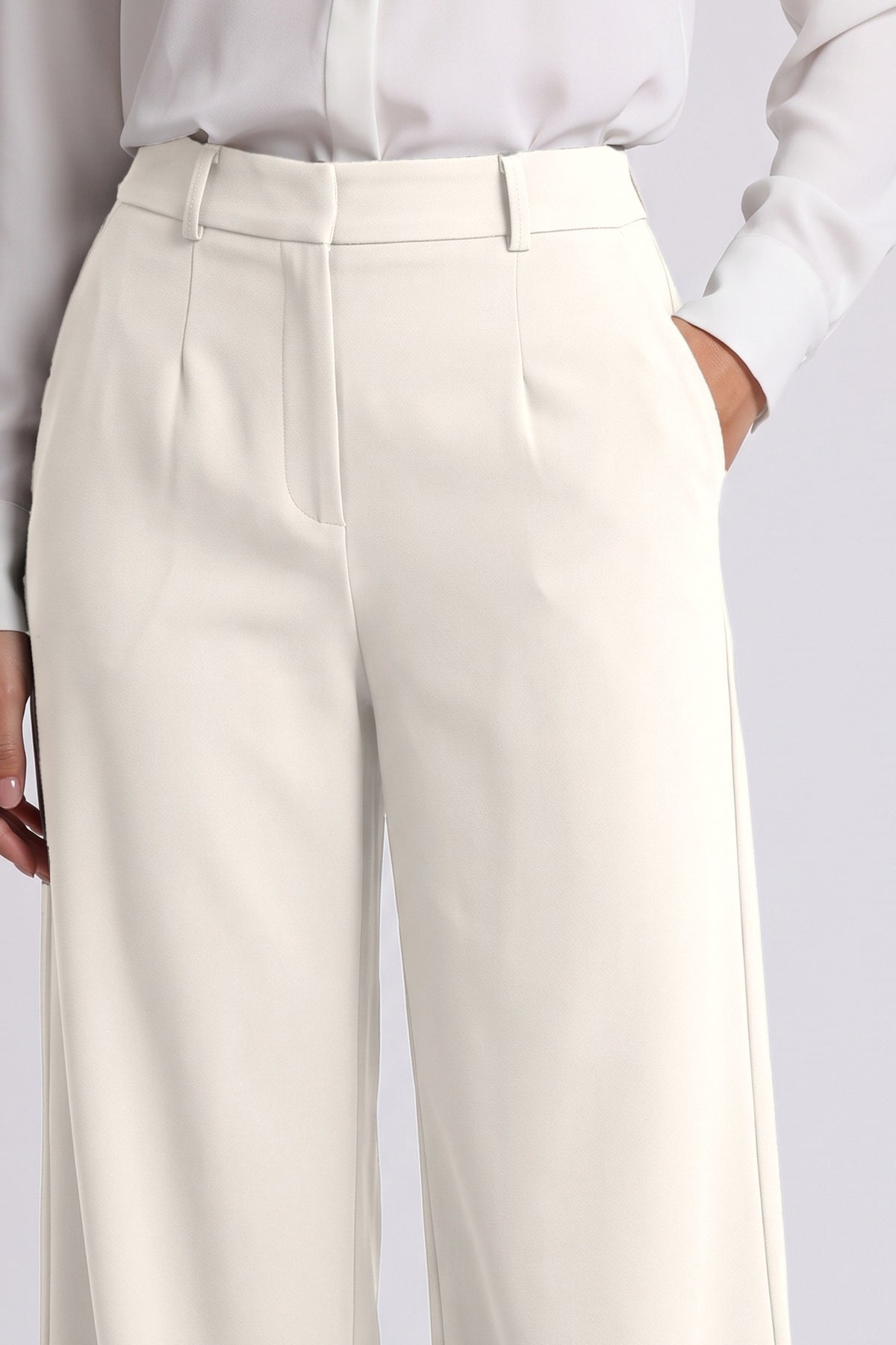 Elise Trousers in White, waist and pleat detail