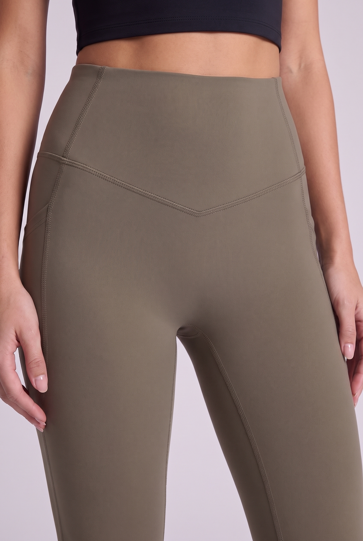 Harlow Bootcut Leggings - Detalle cintura en V